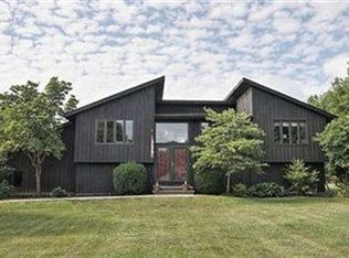 9023 Old Meadow Dr, Chagrin Falls, OH 44023