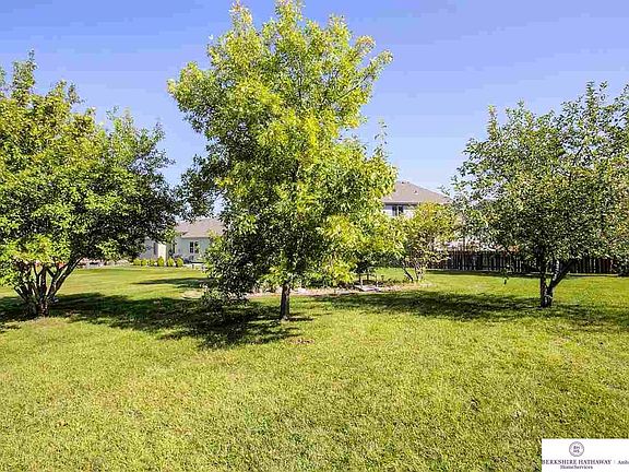 3rd image of 16545 Cottonwood St