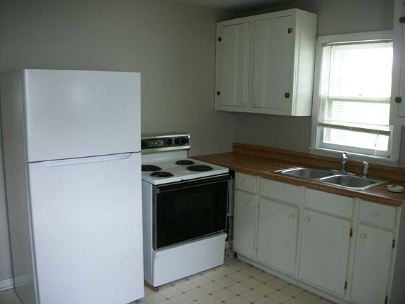 5th image of 410 W Adams St
