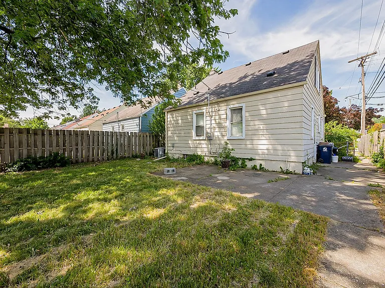 113 S Minerva Ave — Photo 33