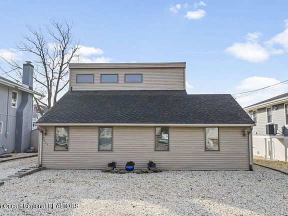 2nd image of 3443 Maritime Drive