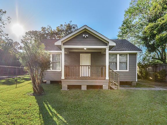 3rd image of 15118 Monrad Dr