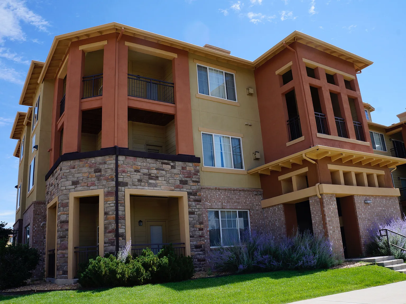 Stone Canyon Apartments — Photo 3