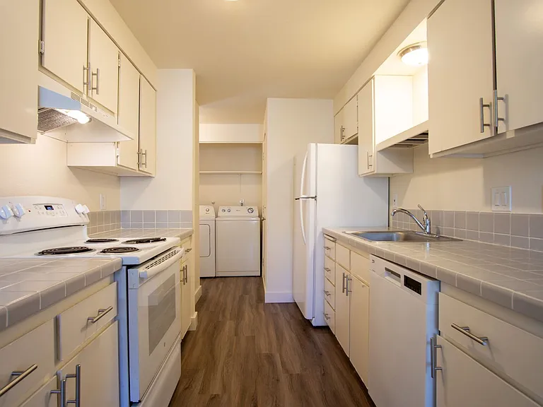 147A - Park Place Apartments — Photo 31