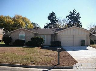 908 Moorhead Ct, Arlington, TX 76014