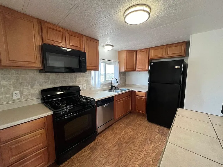 309 Oxford Dr — Photo 3