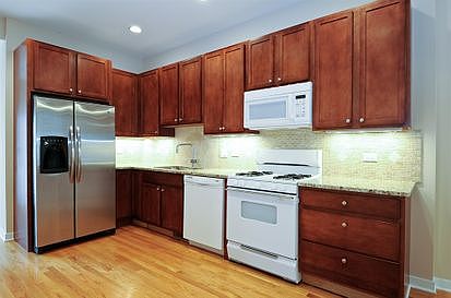 3rd image of 3826 W Cornelia Ave #1
