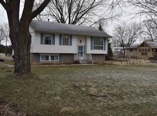 7550 Denrick Dr, Cherry Valley, IL 61016