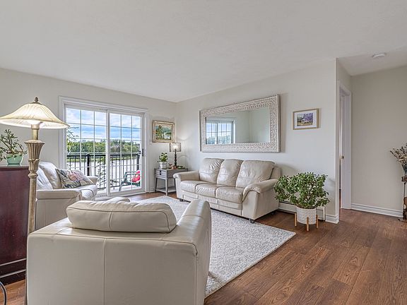 2nd image of 18 Waterview Hts #12