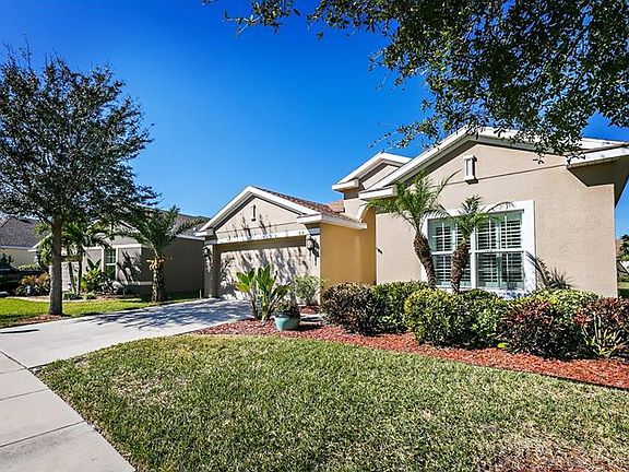 3rd image of 814 Parker Den Dr