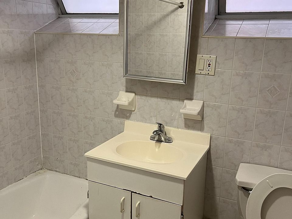 2nd image of 1823 E 14th St #B