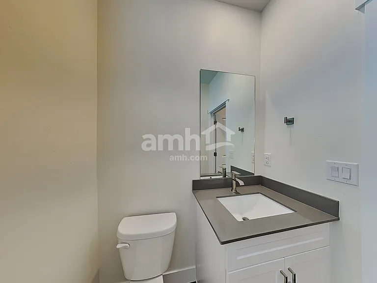 955 Moorside Ave — Photo 6