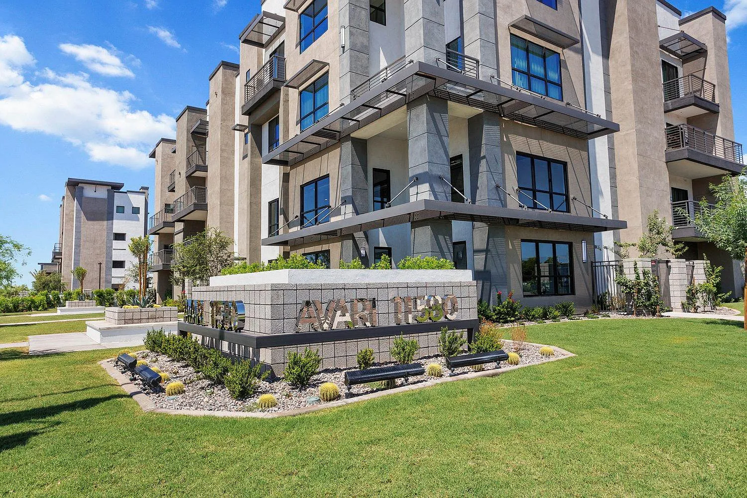 Avari Modern Apartments — Photo 1