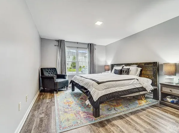 33 E Hanover Sq, Middlesex, NJ 08846