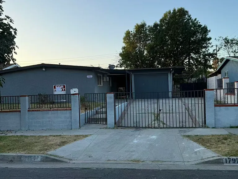 17977 Wellford Dr — Photo 2