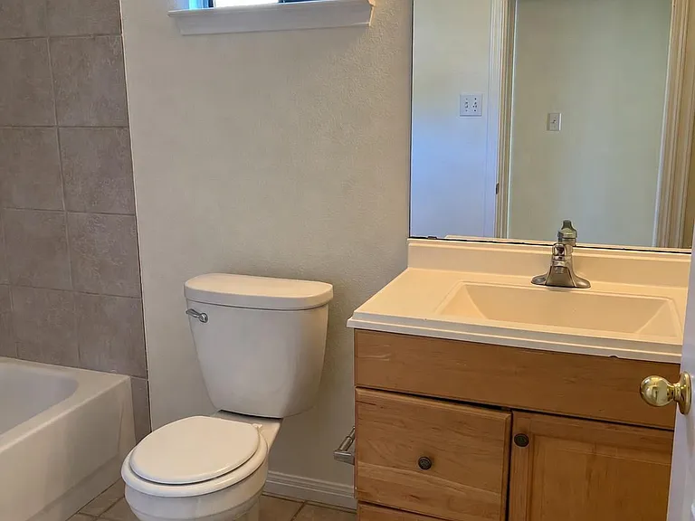 1105 Advance St — Photo 16