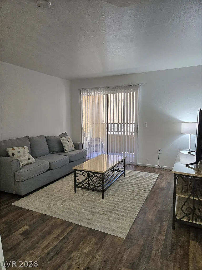 1 bed, 1.0 bath, 720 sqft, $1,100 — Photo 1