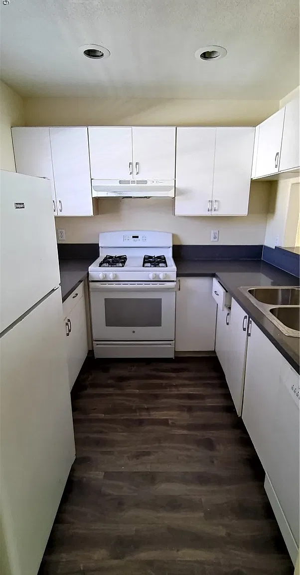 2 bed, 2.0 bath, 989 sqft, $1,295 — Photo 2