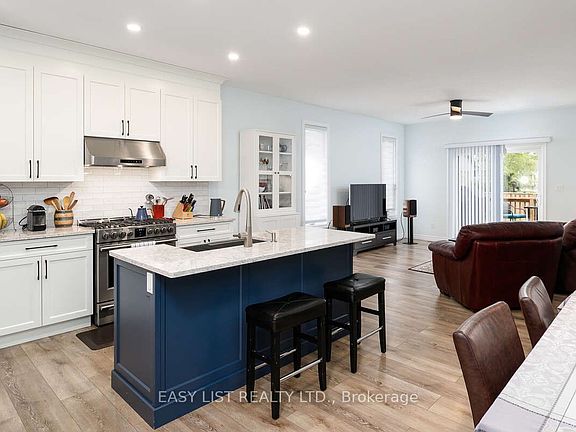 4th image of 18 Dayton Ct