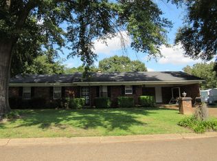 720 Robinson Rd, Grenada, MS 38901