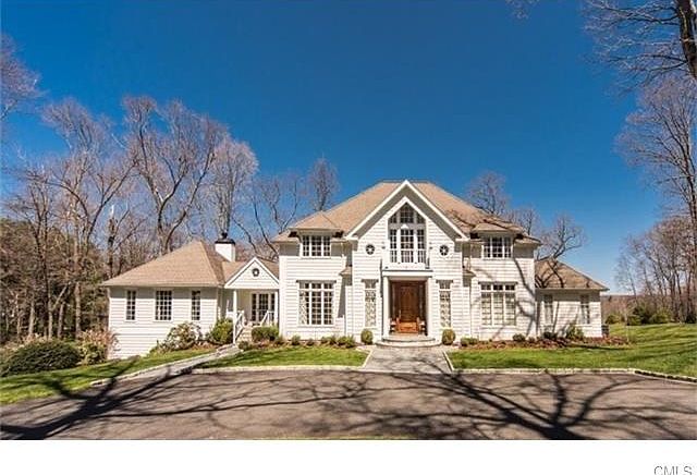 Stunning Colonial on cul-de-sac in lower Weston