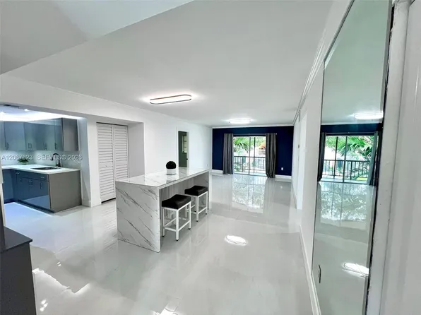 7825 Miller Dr APT C211, Miami, FL 33155
