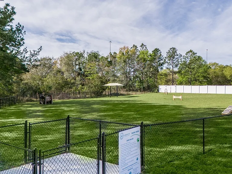 Avenues Walk Dog Park 0583