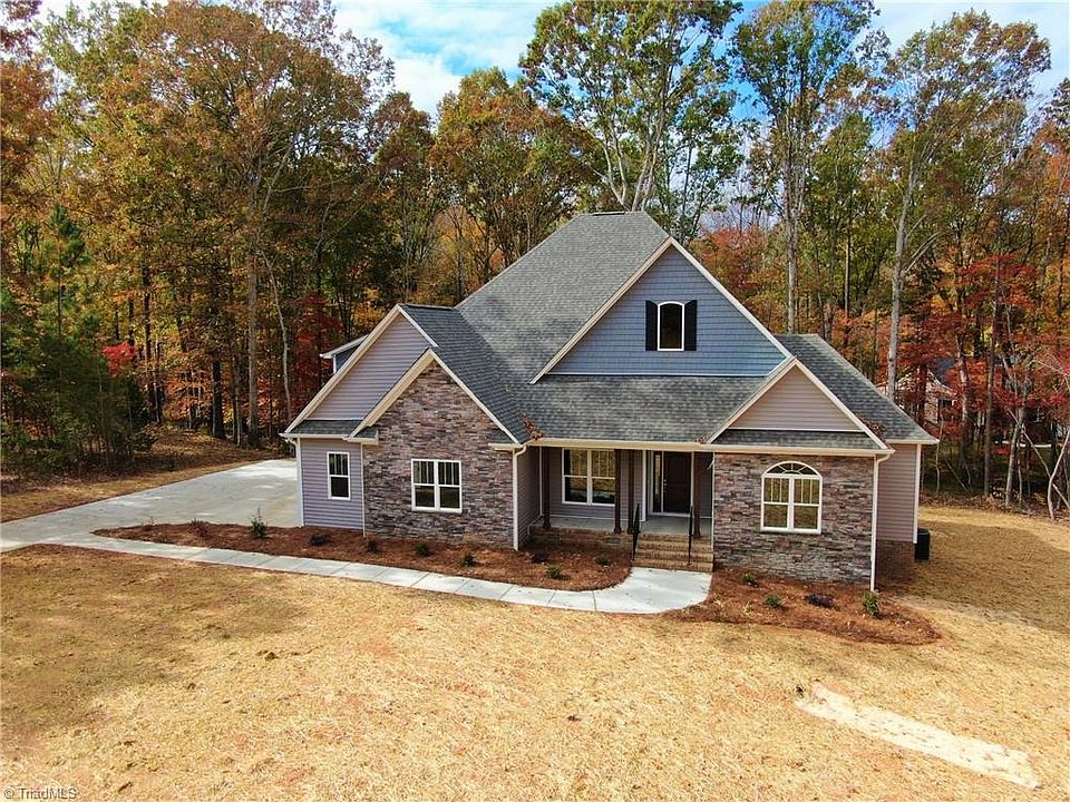 1st image of 4064 Mackenzie Dr