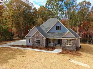4064 Mackenzie Dr, Haw River, NC 27258