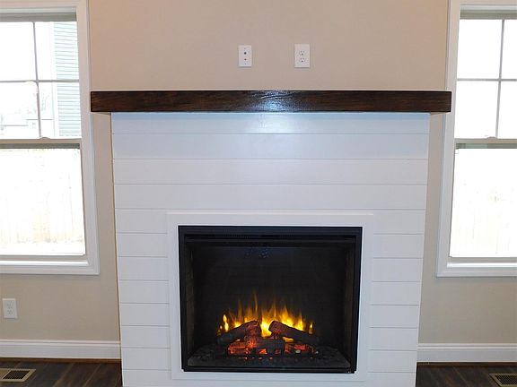 3rd image of 12 Hazelwood Ct