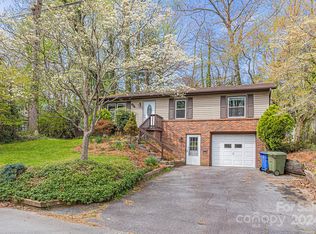 1805 Lower Ridgewood Blvd, Hendersonville, NC 28791