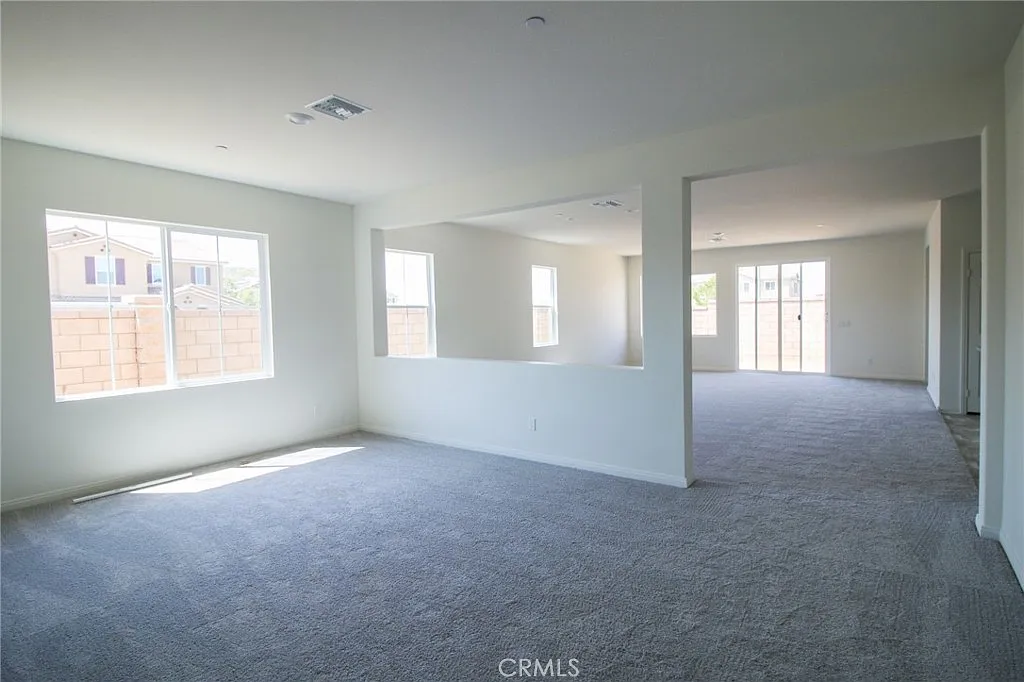 4 bed, 2355 sqft, $3,295 — Photo 3