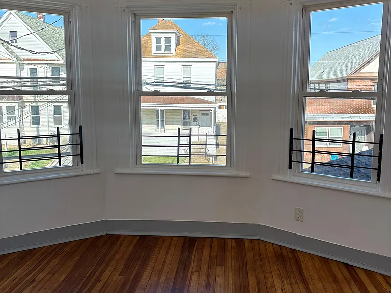 1090 Congress St #2 — Photo 7