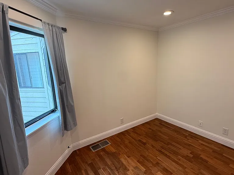 1415 Eddy St — Photo 17