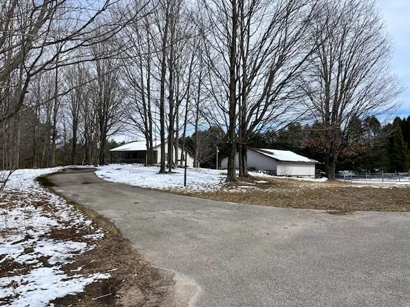 11841 Linderman Rd, Bear Lake, MI 49614