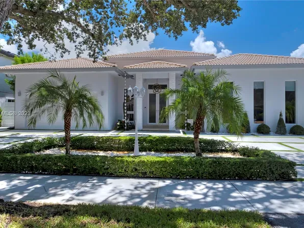 16907 NW 83rd Pl, Miami Lakes, FL 33016