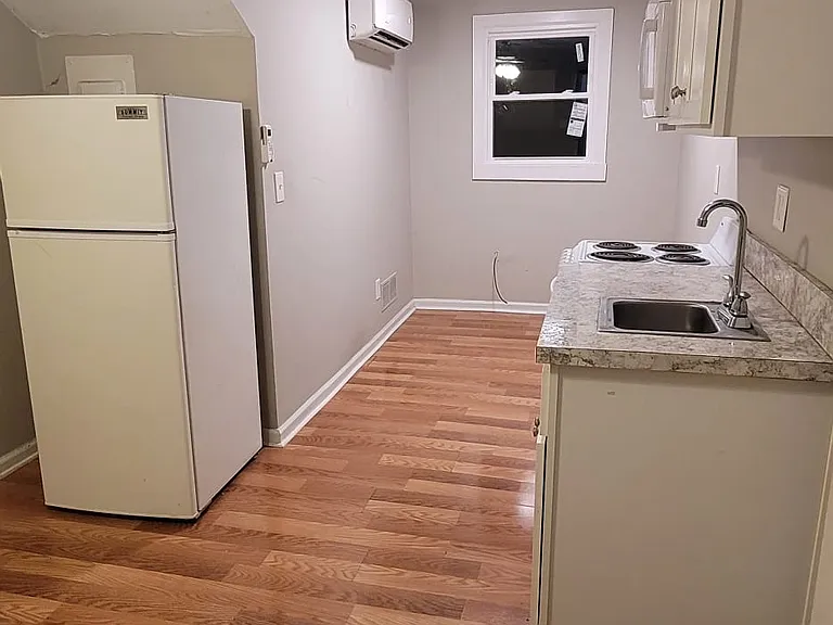 720 E High St #8 — Photo 5