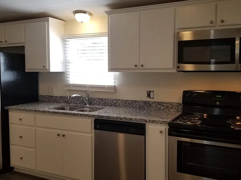 135 Jo Katherine Ln — Photo 2