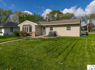 522 1st St SE, Madelia, MN 56062