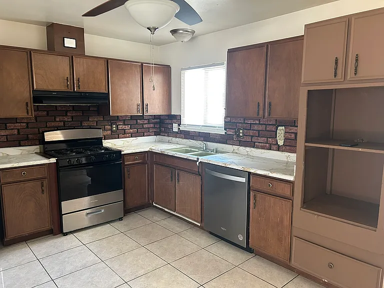 920 Palmhurst Dr — Photo 18