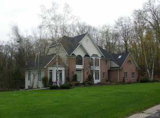 37 Hillsboro Dr, Orchard Park, NY 14127