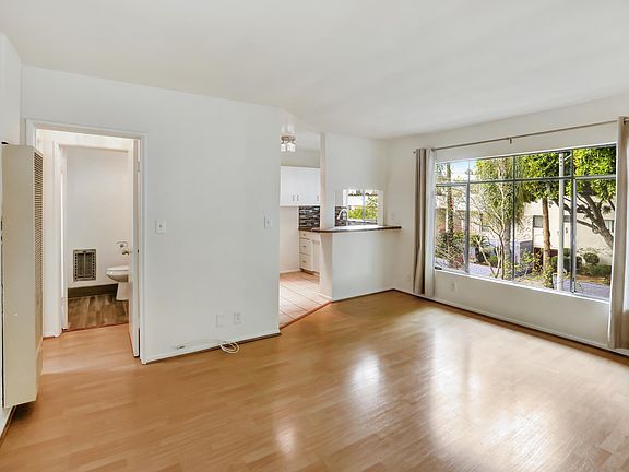 3rd image of 7570 Romaine St #8