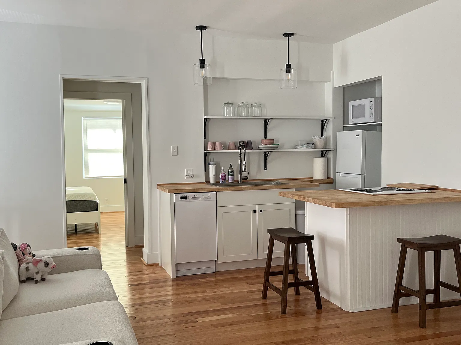 2 bed, 800 sqft, $2,300 — Photo 4