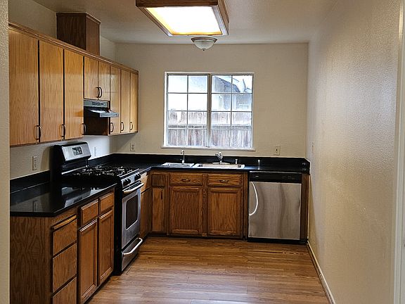 3rd image of 1168 Poplar Ct