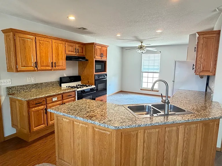 1810 W Marigold Dr — Photo 17