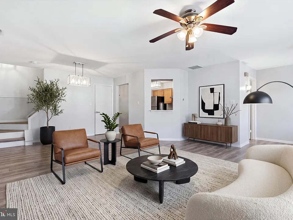 303 Oswego Ct