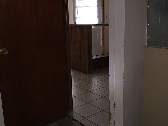 4th image of 315 W Washington St