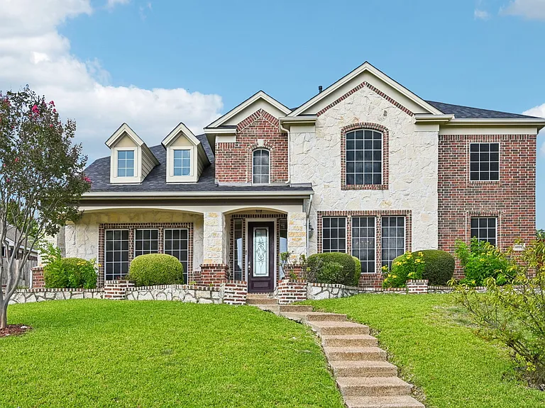 6006 Shadywood Ln — Photo 1