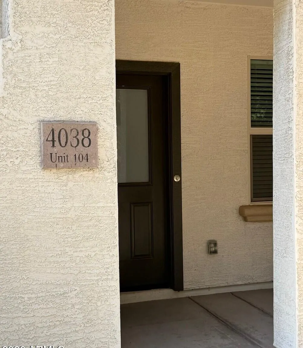 3 bed, 2.0 bath, 1308 sqft, $2,100 — Photo 4