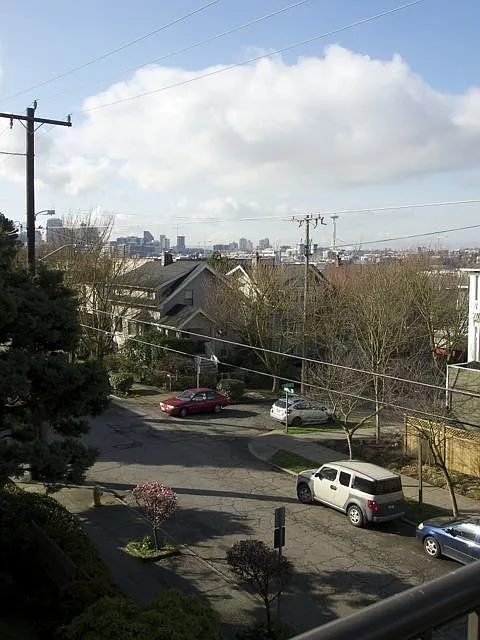 2210 Franklin Ave E (M) Franklin House — Photo 2